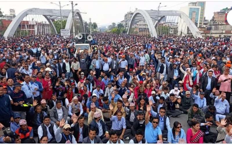 वार्तामा गएका शिक्षक नेता सिंहदरबारको गेटबाटै फर्किए