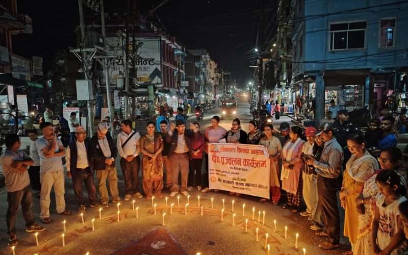 लोकतन्त्र दिवसको अवसरमा धादिङबेसीमा दीप प्रज्वलन